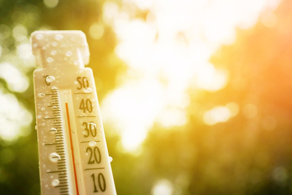 thermometer outdoors showing high temperatures in celsius